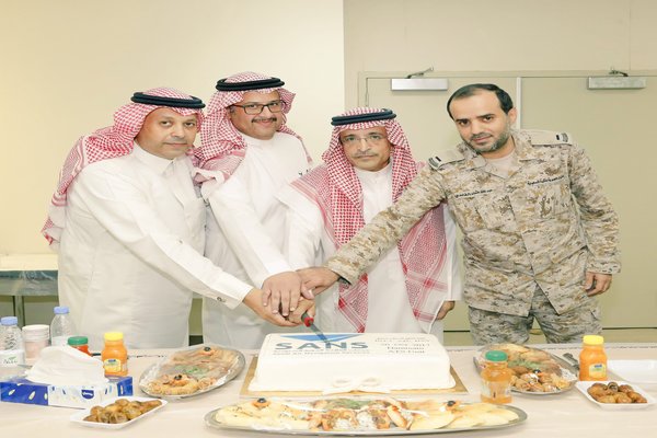 إدارة مطار الدمام تحتفي ب60 مراقباً جوياً