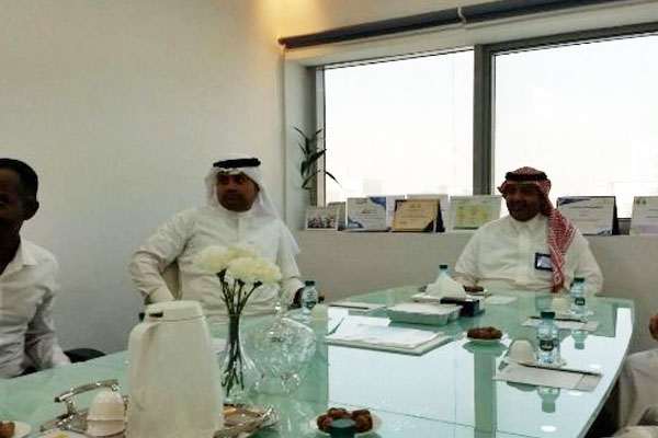 مدير تعليم القطيف يزور جمعية إطعام