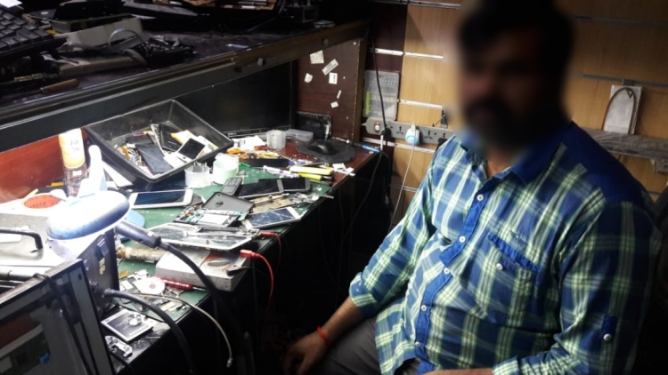 عمالة مخالفة - بيع عبايات - تصليح جوالات